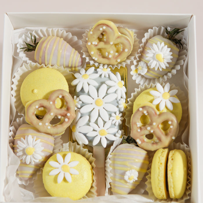 Daisy Themed Mini Dessert Giftbox - Cake Together - Online Birthday Cake Delivery