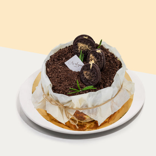 Cookies and cream burnt cheesecake, topped with Oreo crumbs and Oreo pieces