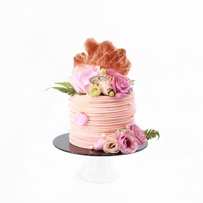 Swirly buttercream cake, decorated with fresh roses