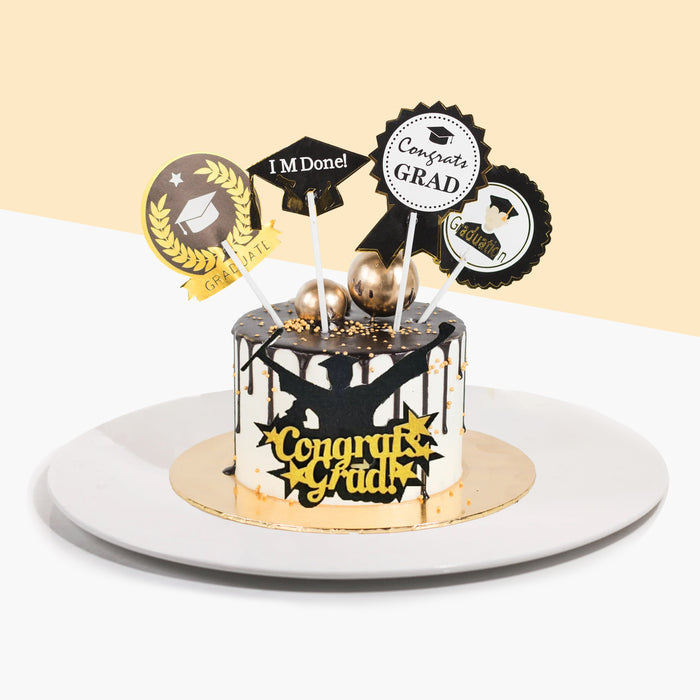 Graduation cake with 2d printed graduation cake toppers