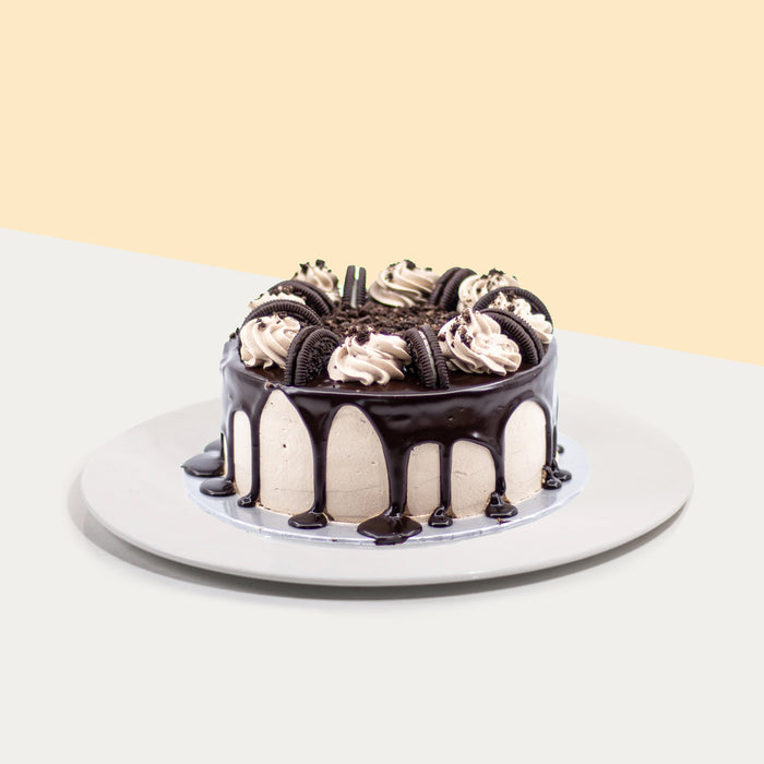 Chocolate sponge cake in cookies and cream flavour