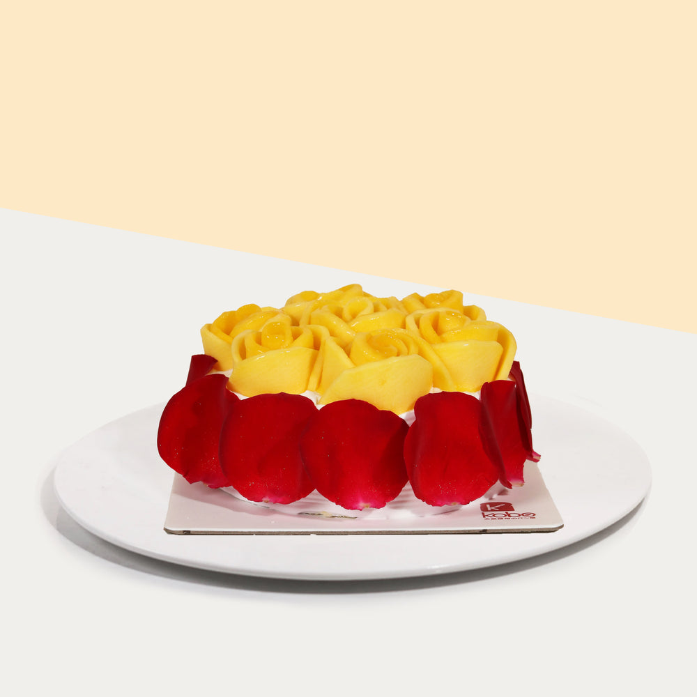 Vanilla sponge cake with rose petals, and mango roses