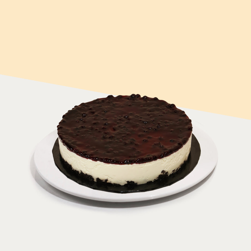 Non-baked cheesecake topped with blueberry fillings
