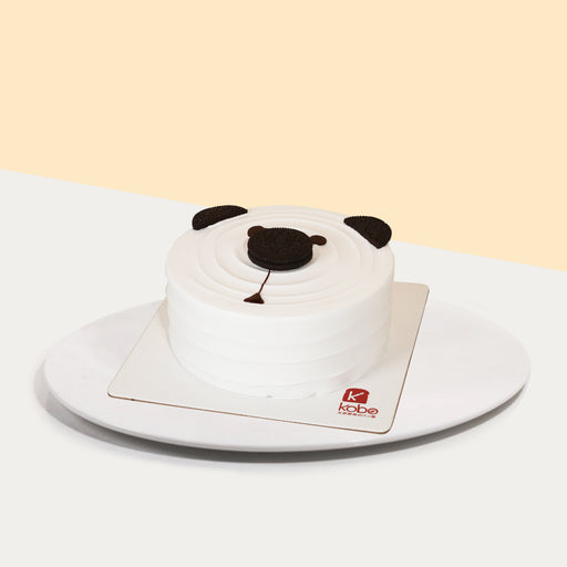 Cake with buttercream decorated to look like a polar bear