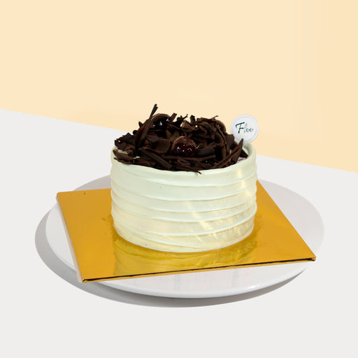 Chocolate sponge cake, with dark chocolate mousse, filled with dark pitted cherries